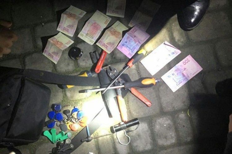 У Рівному «на гарячому» злапали двох львів’ян-«ведмежатників»