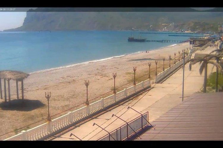 На усіх кримських пляжах нарахували 25 людей...