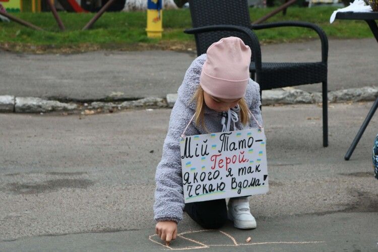 У місті на Волині провели зворушливу акцію «Мій тато - Герой» (Фото)