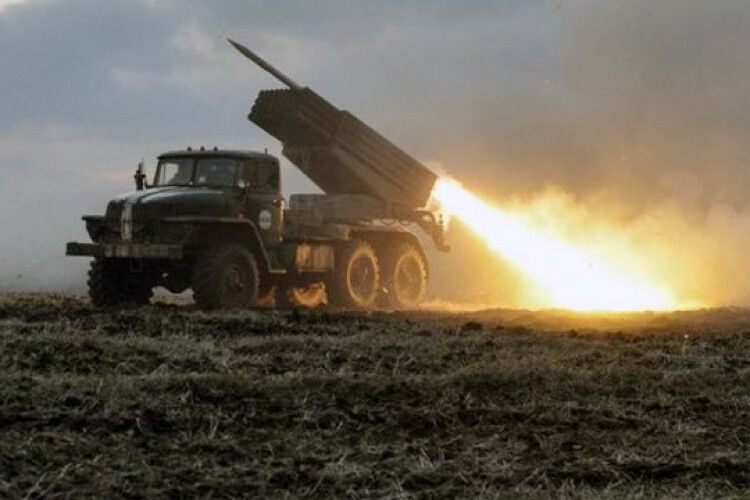 З реактивних систем залпового вогню росіяни обстріляли Золоте