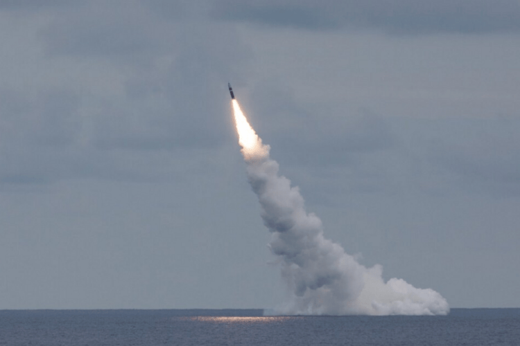 Відомо, скільки ракет росія тримає напоготові у Чорному морі 