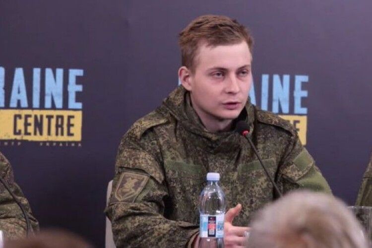 «Українці б'ються, як звірі. Розбивають наші колони в пух і прах» - полонені росіяни-строковики дали брифінг (Відео)
