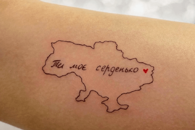 Змушують каменем здирати тату: мер розповів про знущання росіян у Маріуполі