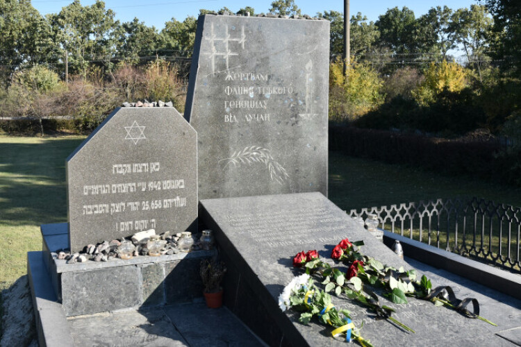 Лучани вшанували пам’ять жертв Бабиного Яру та злочину проти людяності  