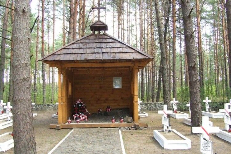 На Маневиччині освятили реконструйовану каплицю польських легіонерів