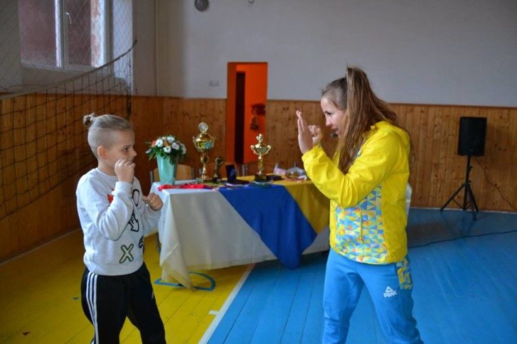Чемпіонка Європи та України з боксу Тетяна Коб провела майстер-клас для учнів ковельської школи №3