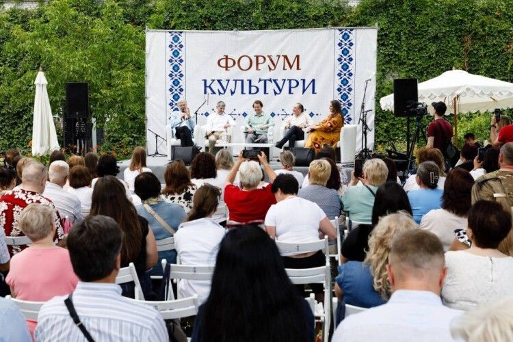 Порошенко у Львові: українці мають усвідомити глобальну силу своєї культури