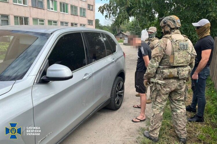 Затримали агента, який «провів» до околиць Києва понад 120 одиниць техніки окупантів (Відео)