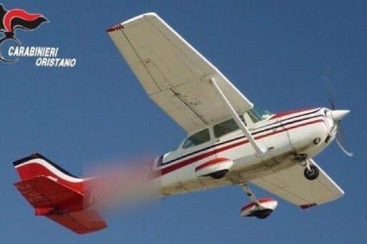 Валіза із кокаїном на 9 млн євро впала з літака на дах будинку