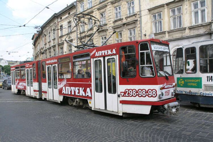 У Львові через аварію зупинились всі трамваї і тролейбуси