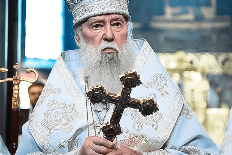москва відлучила Філарета від церкви, а він – відновив українську!!!