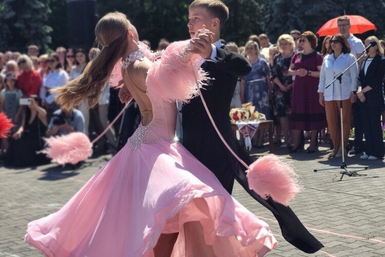 У Ковелі вперше відбувся фестиваль шкільного вальсу (Фото)