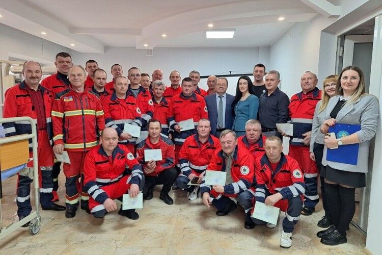 На Волині – випуск екстрених медичних техніків: водії «швидких» отримали нові спеціальності