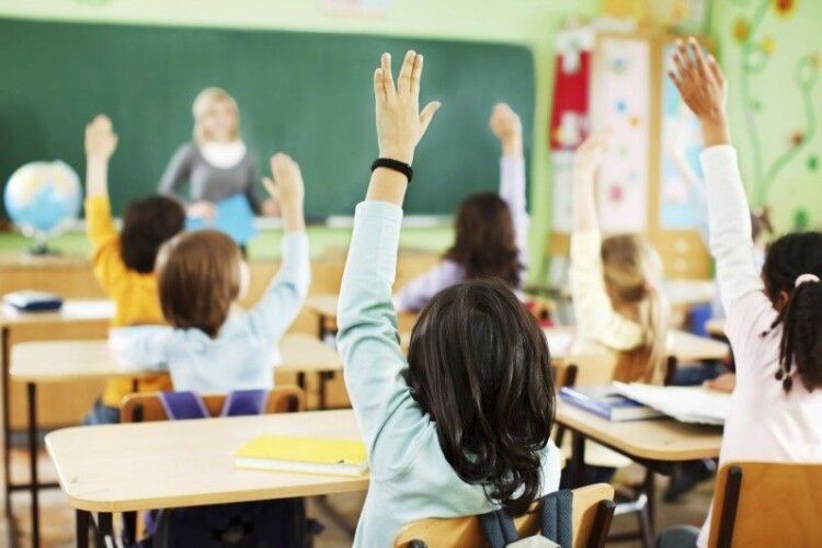 Рівненські школярі ще два дні вчитимуться дистанційно