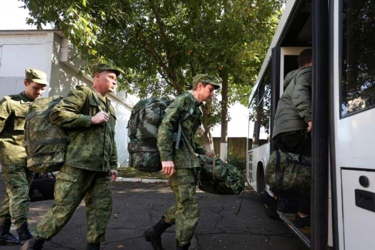 Росіяни масово звертаються на гарячу лінію для здачі в полон Україні через мобілізацію – Розвідка