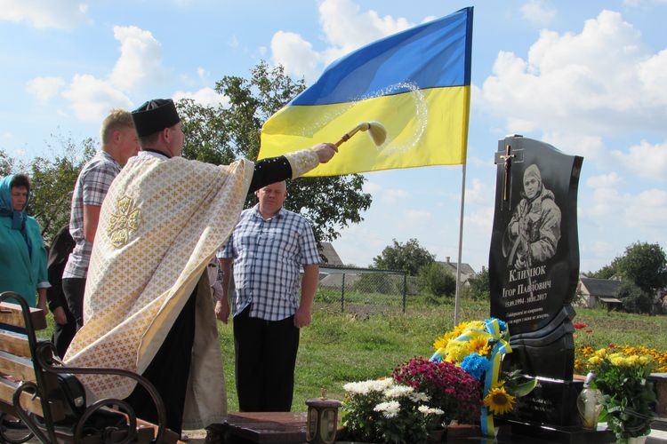 На Луччині освятили пам’ятник українському герою
