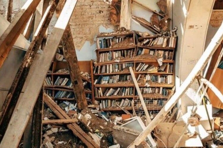 Книгозбірня у метро: скільки бібліотек зруйнували рашисти в Україні