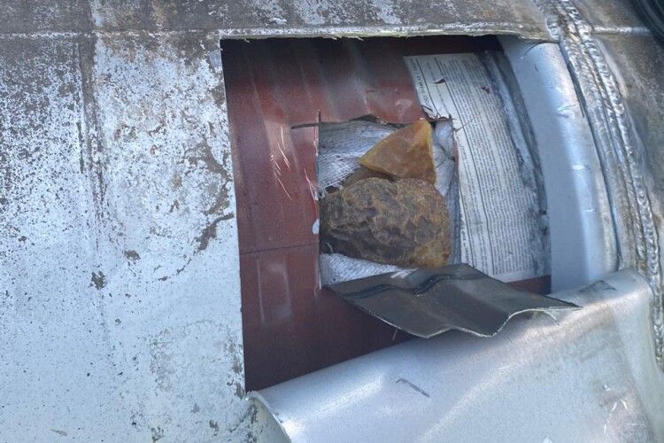 Контрабандисти заправляли  автомобіль бурштином (Фото, відео)
