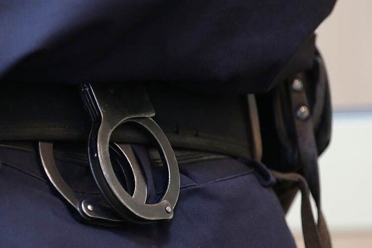 На Рівненщині спіймали 23-річного закладчика, який додумався ховати наркоту в котячому наповнювачі