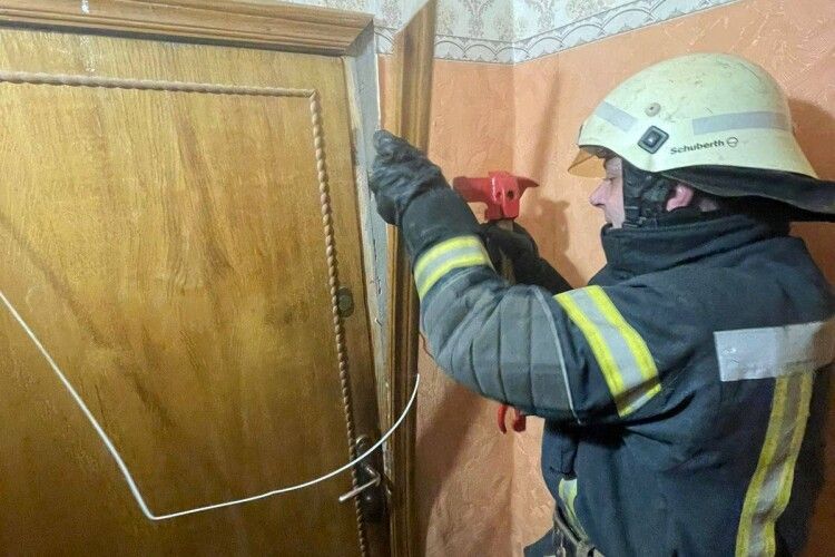 На Волині врятували жінку, заблоковану на балконі 
