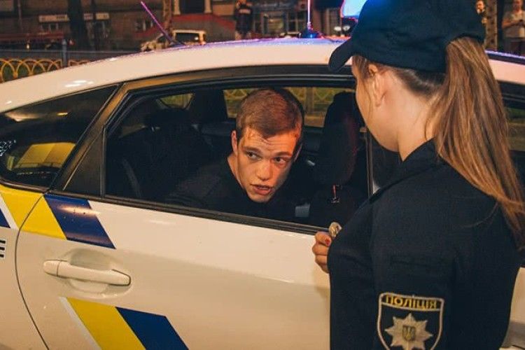 Молодик на дорогій іномарці на смерть збив восьмирічну дівчинку (Відео)