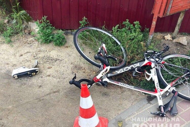 На Рівннщині автівка збила велосипедиста (Фото) 