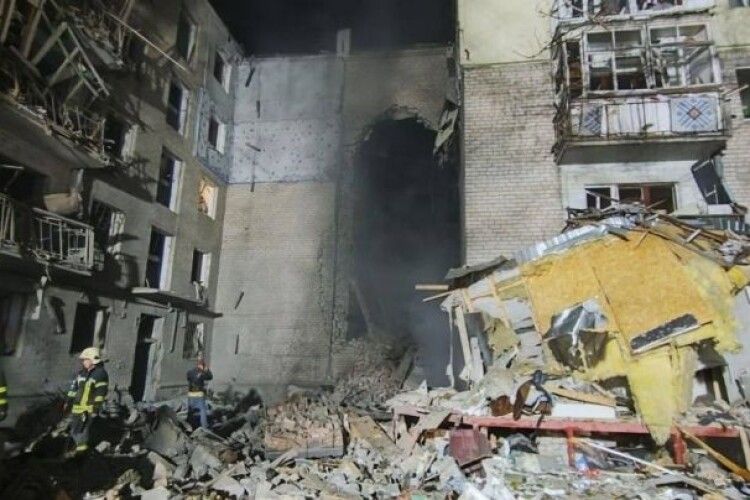 Окупанти поцілили по п'ятиповерхівці в Миколаєві: убили 6 людей