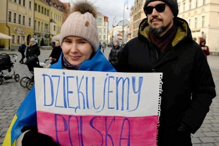 45% українських біженців планують залишитися в Польщі на довший період