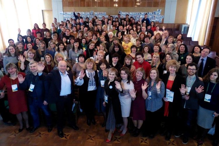 Учителька із Деревка зібрала у Луцьку 170 учителів з усіх куточків України 