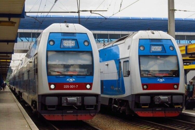 «Укрзалізниця» вкотре пообіцяла відремонтувати двоповерхові електрички Škoda, куплені ще перед Євро-2012