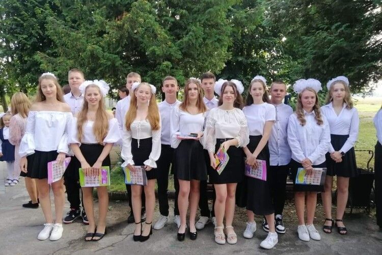 «Донат на ЗСУ замість квітів»: на Волині провели корисний флешмоб 1 вересня
