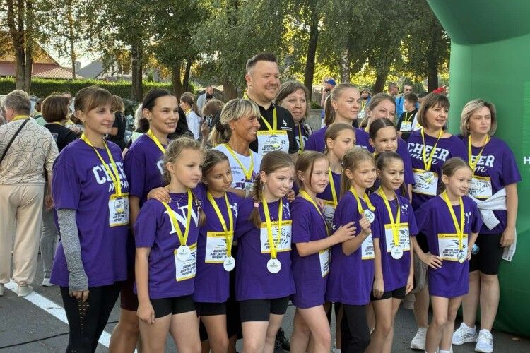 Мер Нововолинська із самого ранку показав приклад мешканцям громади