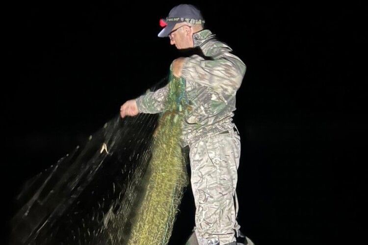 На Волині у заповідному озері браконьєр наловив риби на 150 тисяч гривень