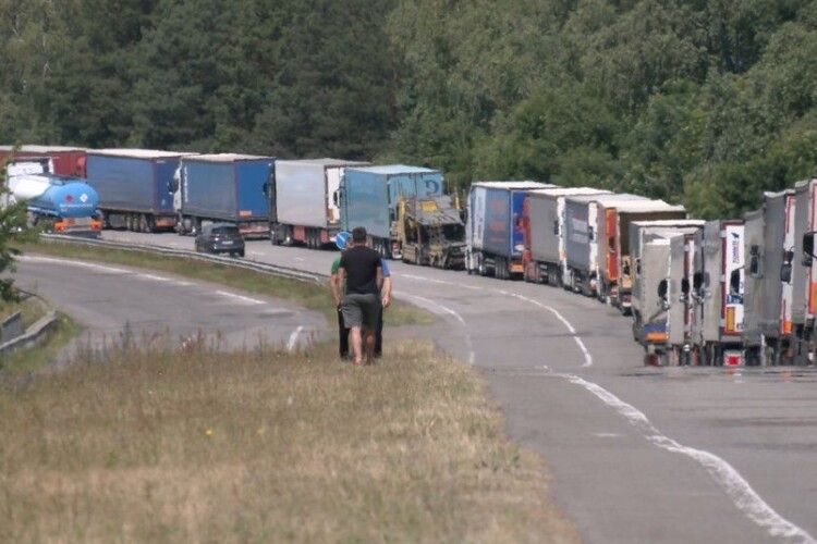 Польща закриває один із пунктів пропуску на кордоні з Україною