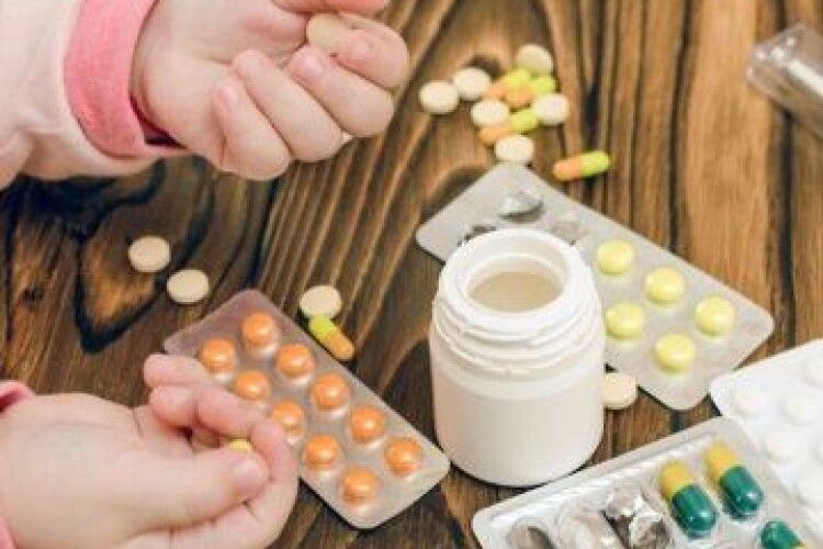Дітям заборонили продавати ліки в аптеках
