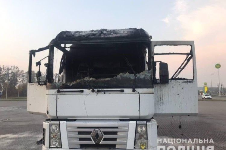 На Рівненщині через п'яних водіїв фури ледь не вибухнула заправка 