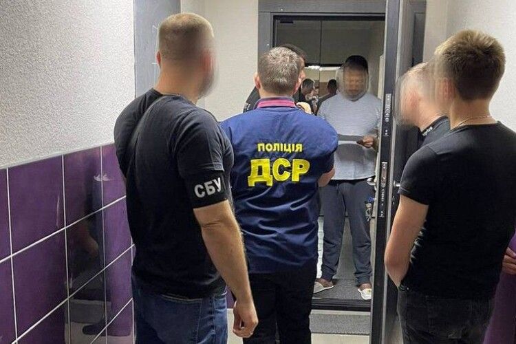 Оформляли як студентів: у Рівному поліція викрила канал переправлення іноземців в Україну