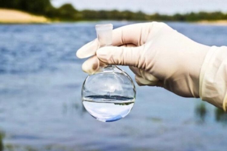 Волинян застерігають в яких водоймах небезпечно купатися