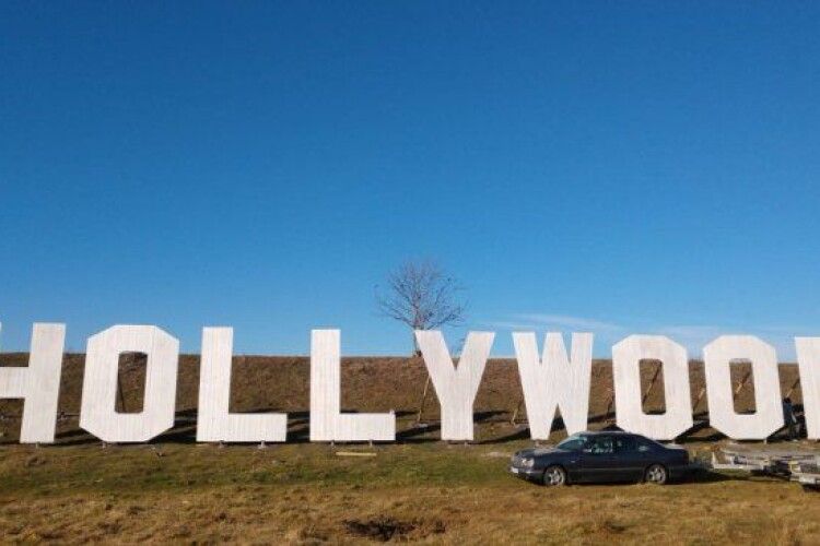 Поблизу Луцька відновили знак Hollywood