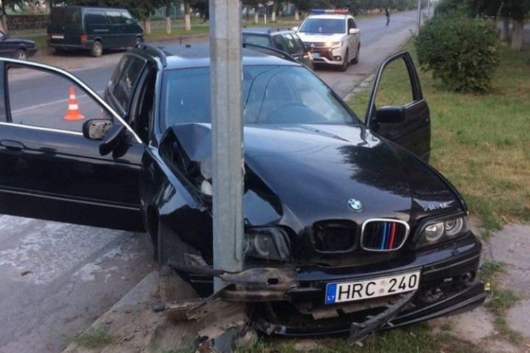У Ковелі п’яний водій в’їхав в електропоору