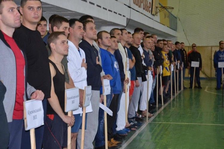 Рівненські поліцейські пішли у рукопашну проти правоохоронців Донбасу