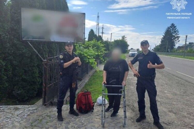 Рівненські патрульні допомогли безпорадній жінці, яка прийшла на пост