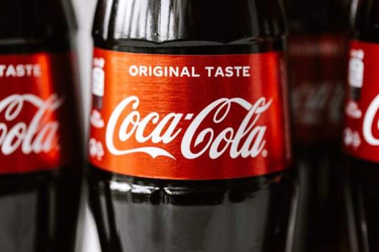 Історії брендів Coca-Cola, McDonald's, Apple, Google: якими були найперші логотипи культових компаній