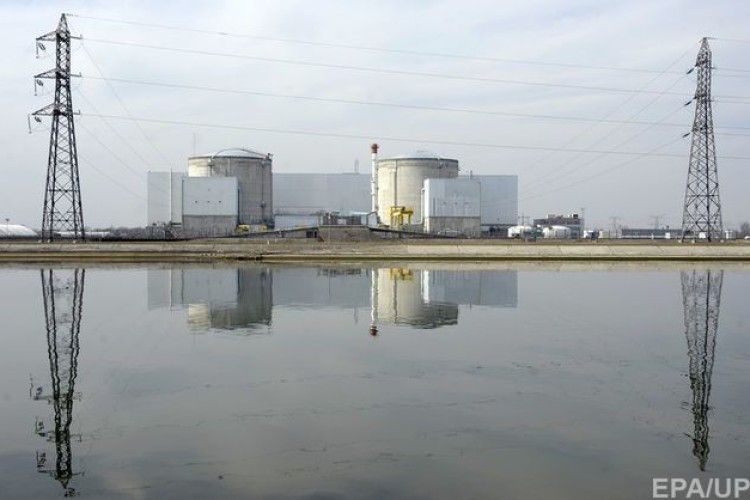 У Франції через екстремальну спеку призупинено роботу двох реакторів АЕС 