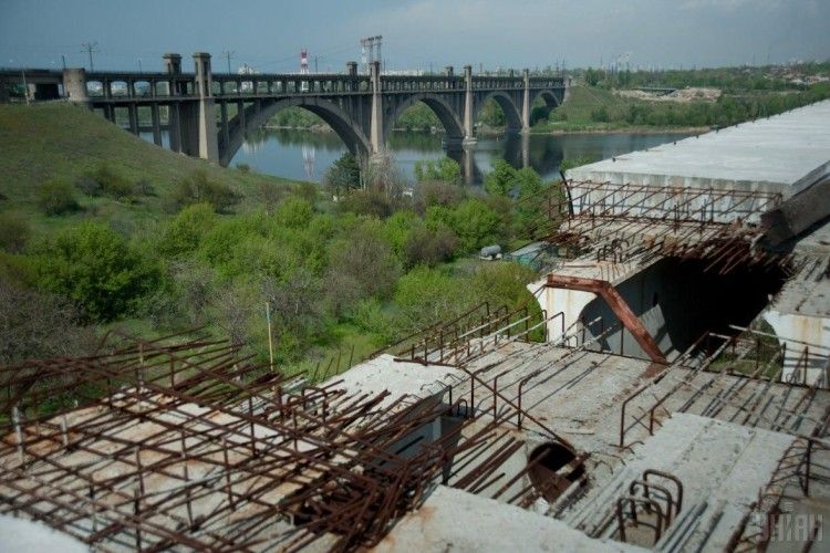 Восьмикласниця стрибнула з моста в Дніпро