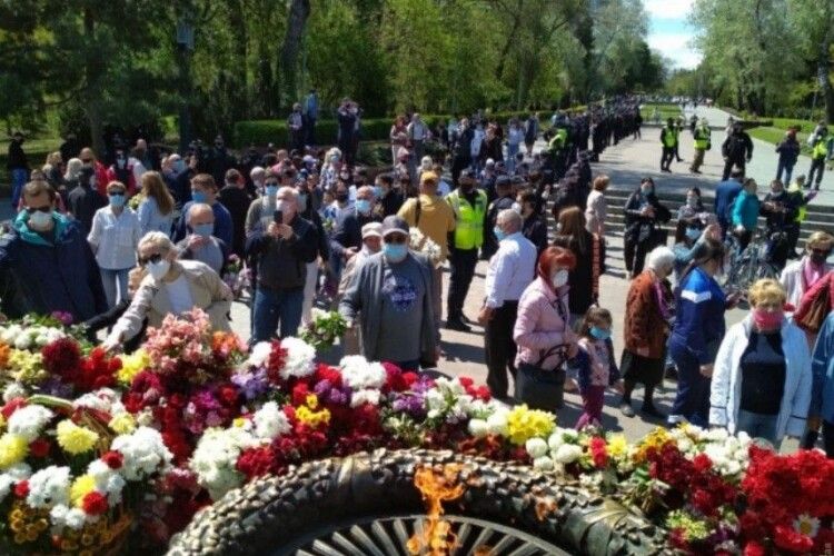В Одесі неспокійно: запрошення російських окупантів, георгіївські стрічки та напад на журналістку (Відео)
