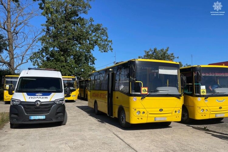 Волинські патрульні перевірили стан шкільних автобусів