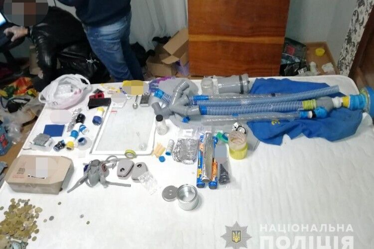 У Луцьку поліція накрила нарколабораторію (Фото, Відео)