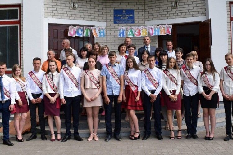 83 учні освітніх закладів Рівненської ОТГ отримали фінансові сертифікати