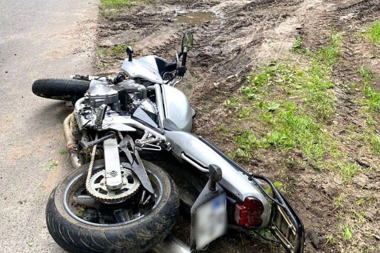 На Поліссі через необачність 30-річного мотоцикліста загинув його 21-річний пасажир